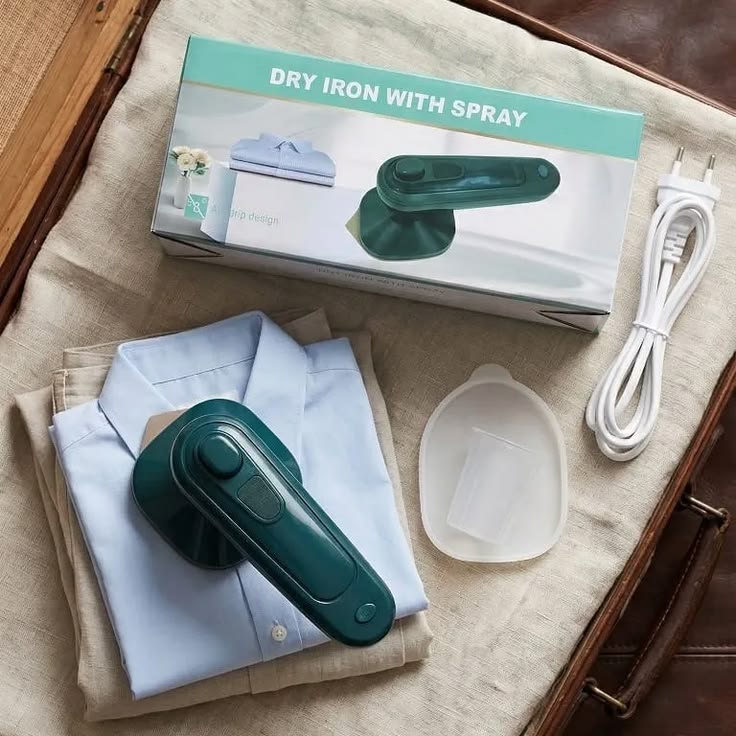 Foldable Travel Mini Iron – Compact Dual Voltage